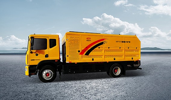 Pavement comprehensive maintenance vehicle